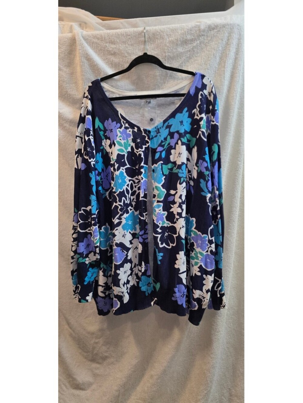 Sz 34-36 London blue floral long sleeve top
